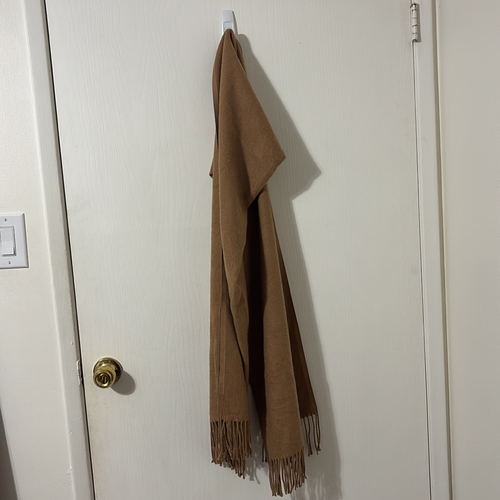 NWOT Soft Brown Fringe Scarf - Picture 2 of 3